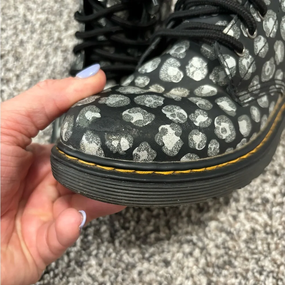 Doc Martens JUNIOR LEOPARD HYDRO LEATHER LACE UP BOOTS
